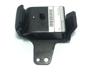ENGINE MOUNTING RH