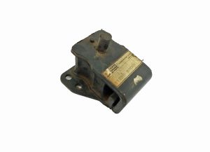 ENGINE MOUNTING