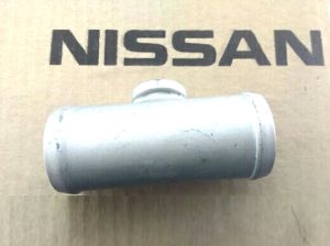 CONECTOR DE MANGUERA INFERIOR NISSAN PICKUP 97-03 (JAP)
