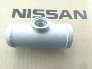 CONECTOR DE MANGUERA INFERIOR NISSAN PICKUP 97-03 (JAP)