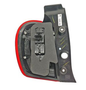 FARO TRASERO DER NISSAN MARCH 12-