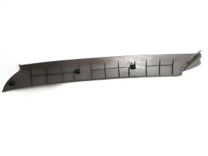 GUARNICION MONTANTE DELAN D22/WD