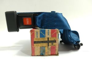 BELT-SET SEAT