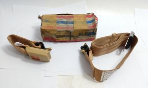 BELT-SET SEAT